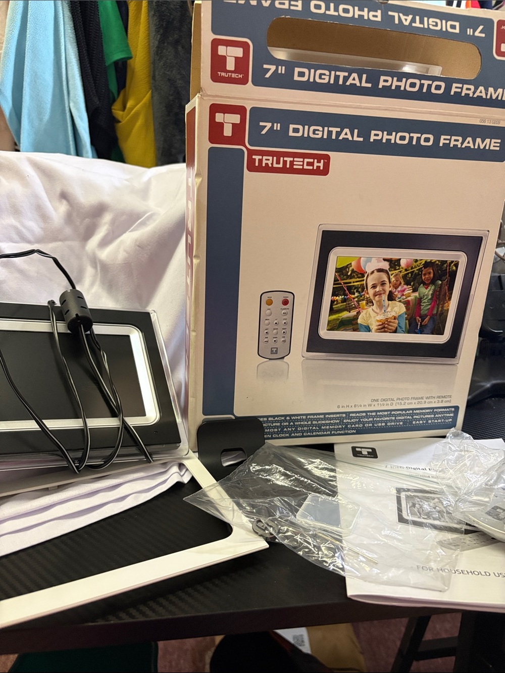 7" Digital Photo Frame in Black and White
